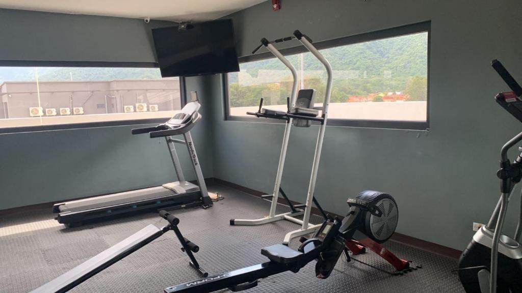 Fitness centrum a/nebo fitness zařízení v ubytování Condominio de lujo