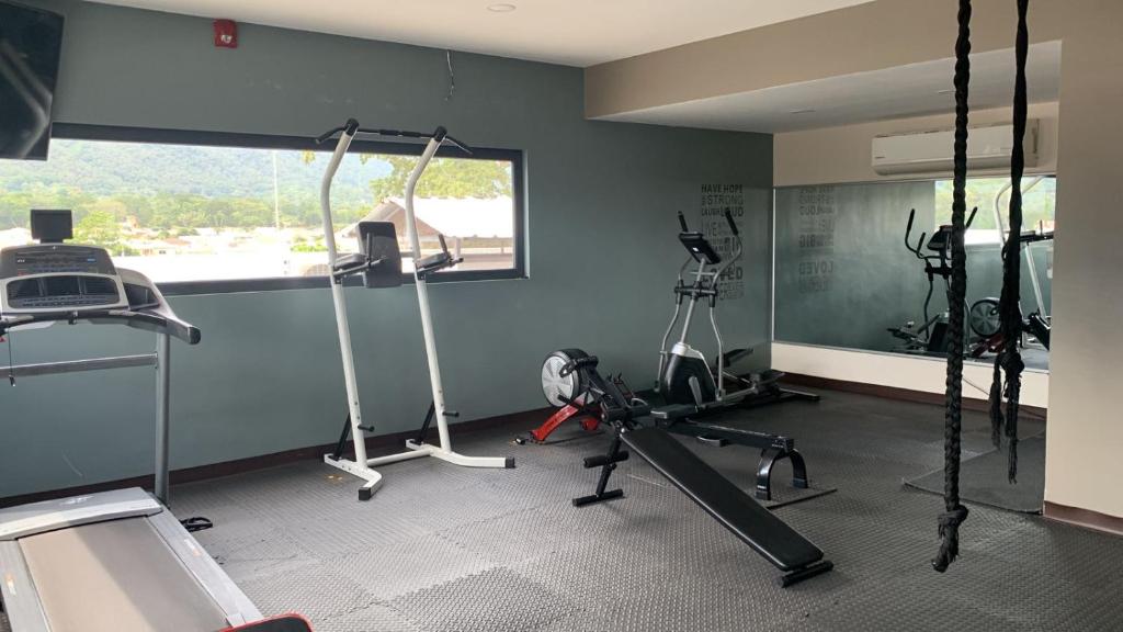 Fitness centrum a/nebo fitness zařízení v ubytování Condominio de lujo