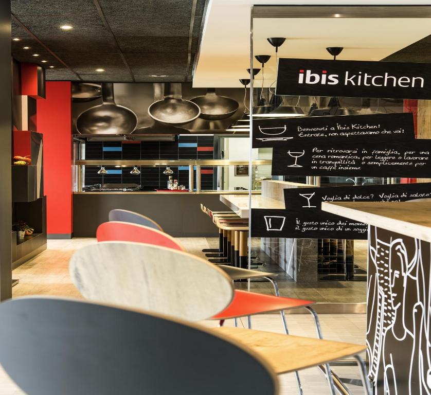 Kuchyň nebo kuchyňský kout v ubytování Ibis Milano Fiera