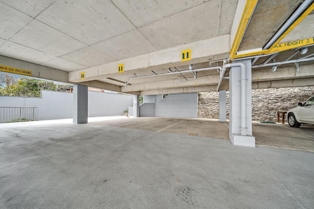 Fotografie z fotogalerie ubytování Summit 11 - Modern 3BR Apartment l Stunning Lake Views l WiFi l BBQ l Air-Con v destinaci Jindabyne
