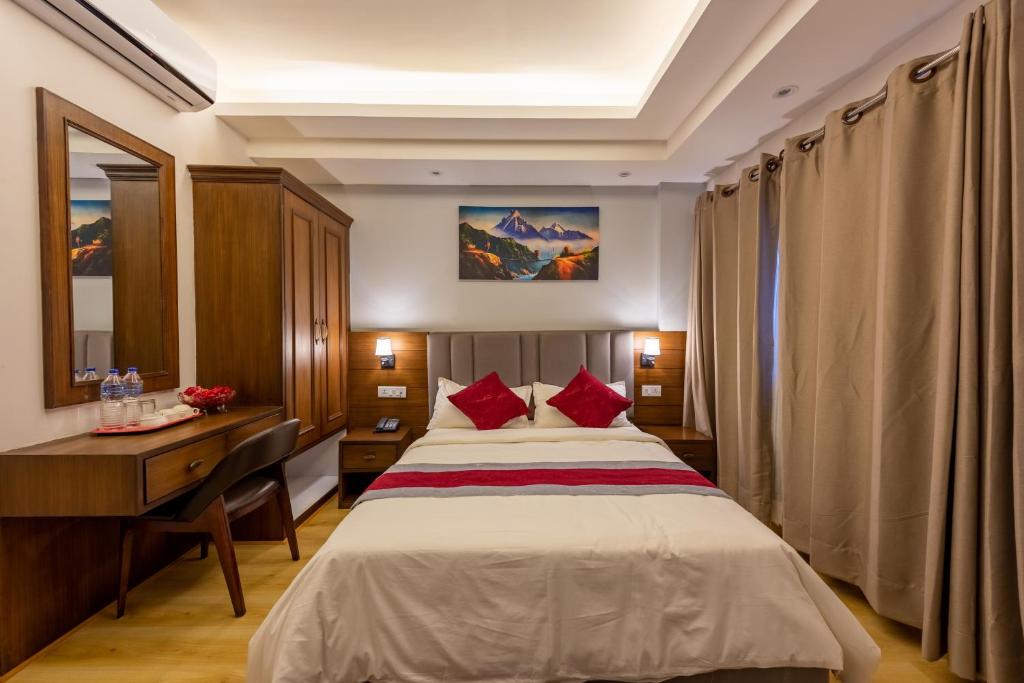 Postel nebo postele na pokoji v ubytování Hotel Ama-La, Thamel, Kathmandu