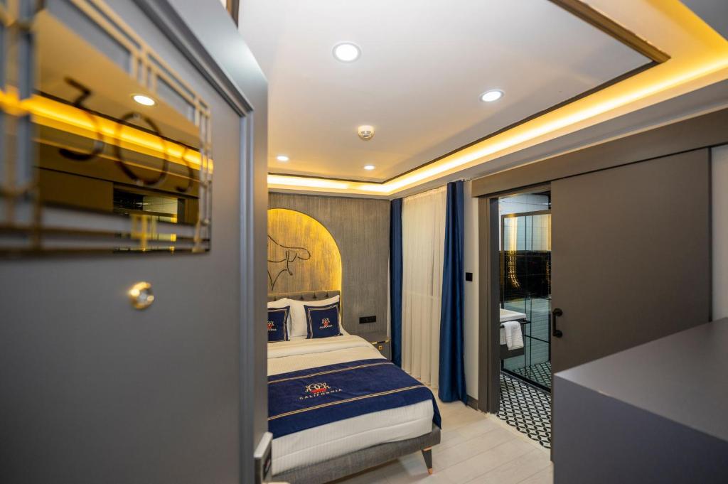 Postel nebo postele na pokoji v ubytování Hotel California