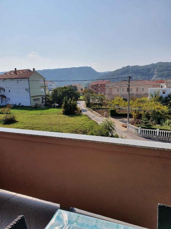 Nespecifikovaný výhled na hory nebo výhled na hory při pohledu z apartmánu