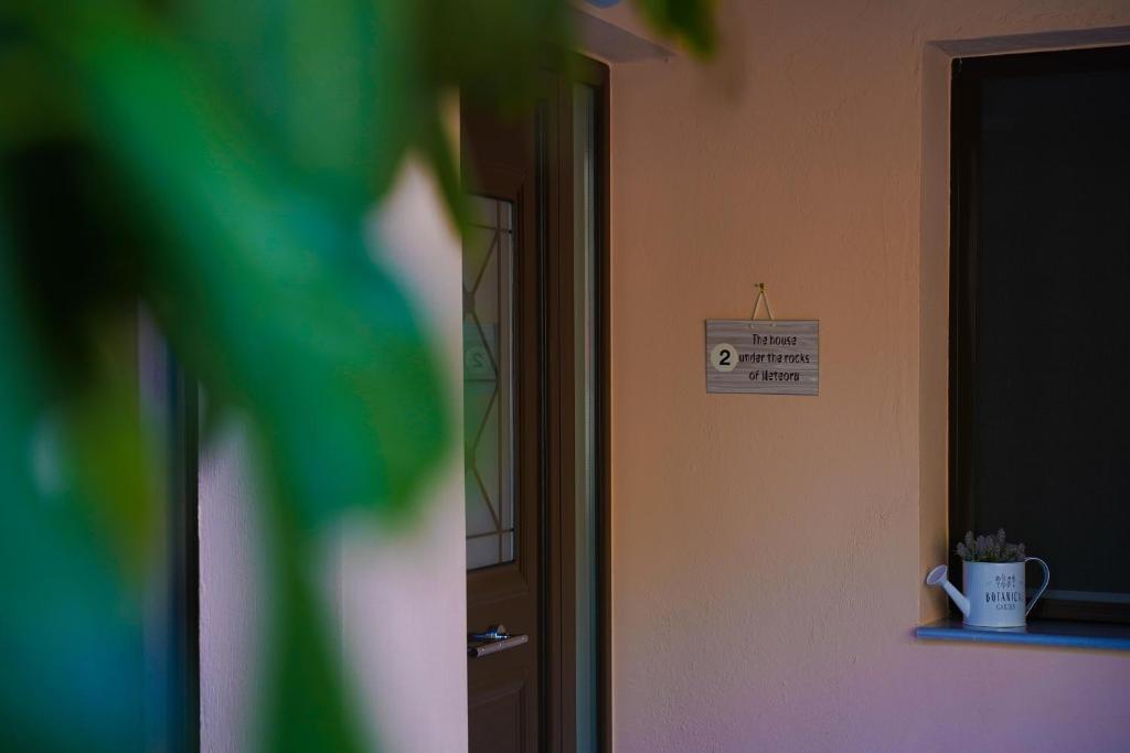 The house under the rocks of Meteora 2 - 3