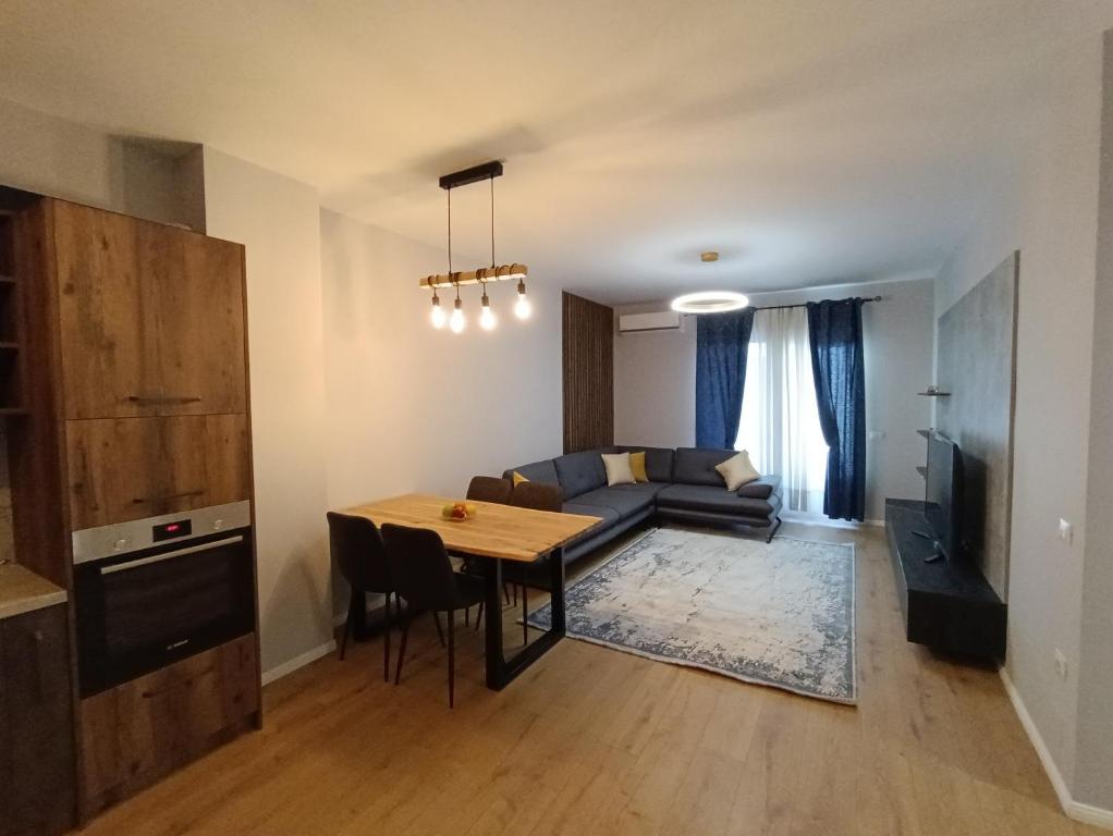 Φωτογραφία από το άλμπουμ του Feels like home στα Τίρανα