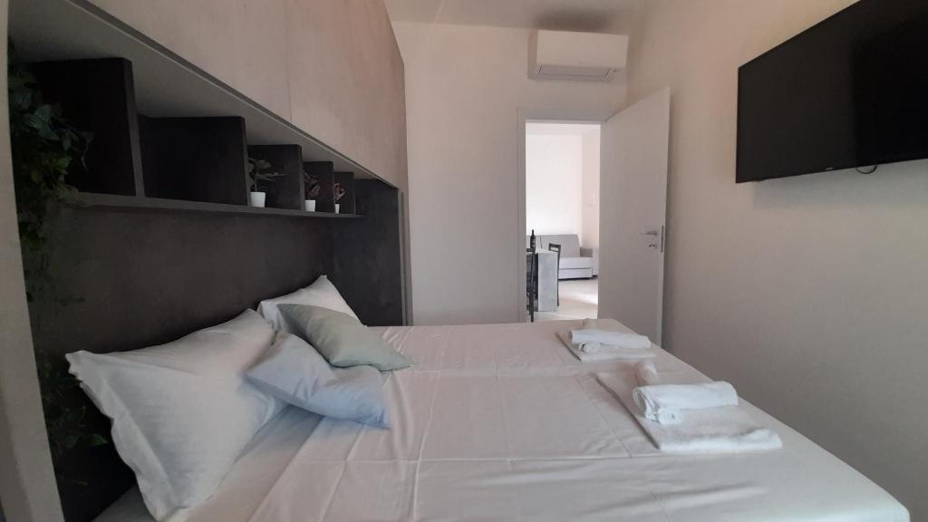 a bed with white sheets and pillows in a room at Quiet Apartment - Affitti Brevi Italia in Bologna