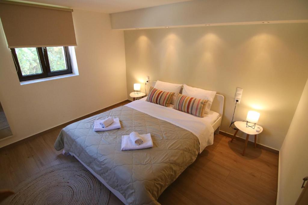 The house under the rocks of Meteora 2 - 7