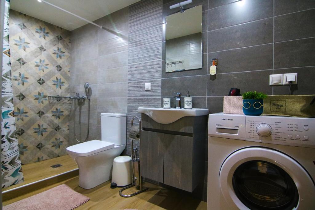 The house under the rocks of Meteora 2 - 14