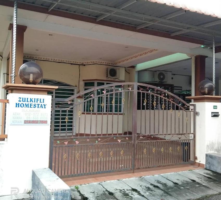 Exteriér nebo vchod ubytování Zulkifli Homestay Tambun,Ulu kinta,Tg Rambutan