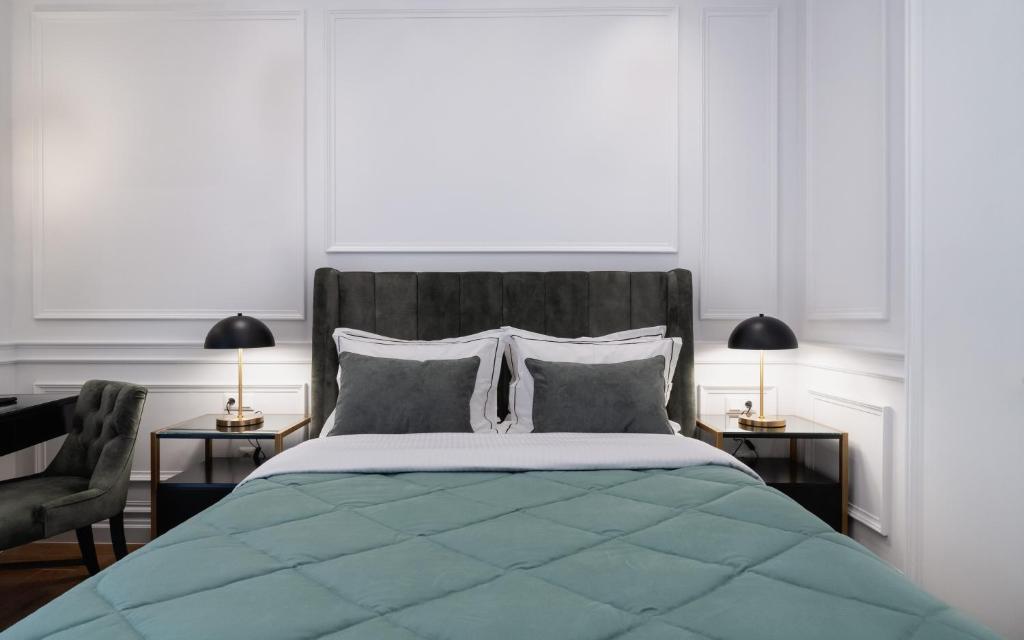 Praxitelous Luxury Suites - 3