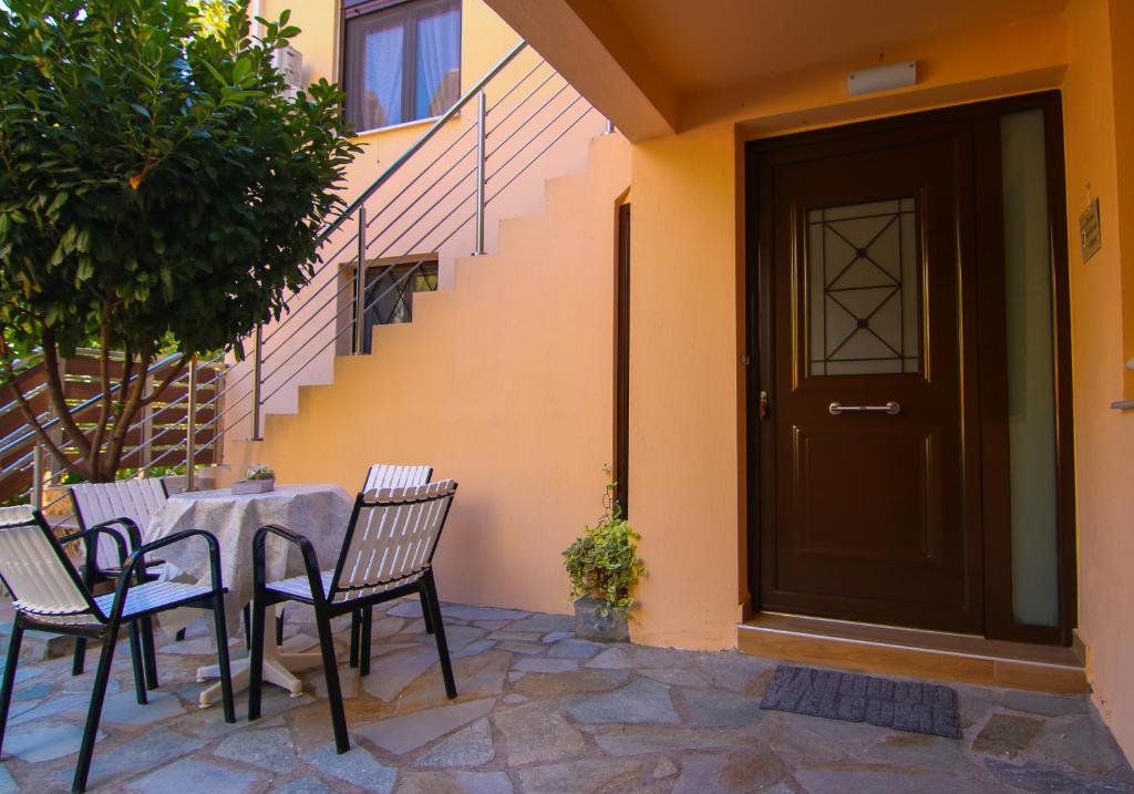 The house under the rocks of Meteora 2 - 17