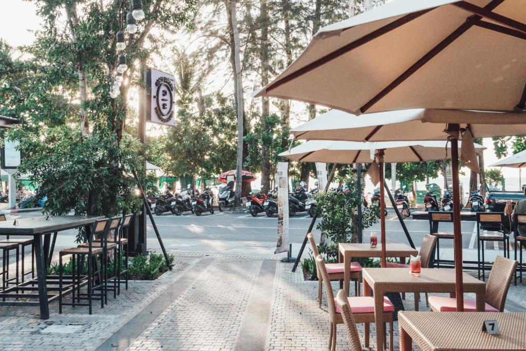 Restaurace v ubytování Anona Beachfront Phuket Resort-SHA EXTRA PLUS