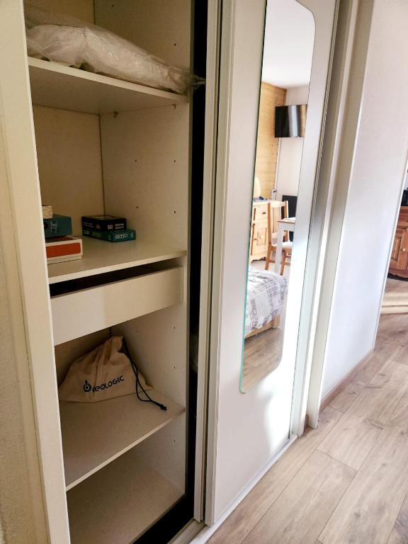 Postel nebo postele na pokoji v ubytování Appartement cosy 4 personnes charme estival à la montagne