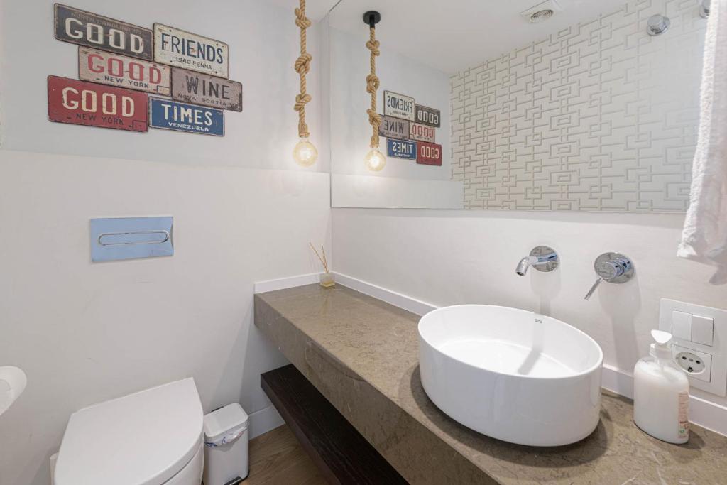 Kúpeľňa v ubytovaní Carmen Beach House in Malaga by Solaga Holiday Homes