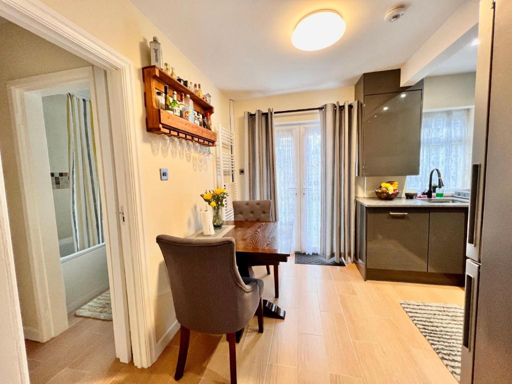 Köök või kööginurk majutusasutuses Guest House Rooms Birmingham