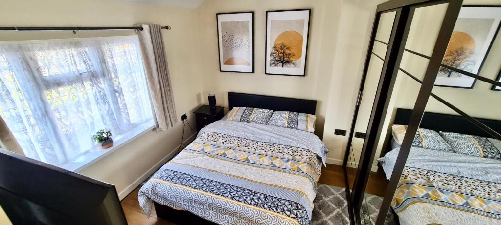Voodi või voodid majutusasutuse Guest House Rooms Birmingham toas