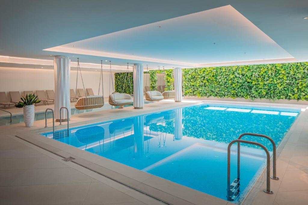 Bazén v ubytování Fagus Hotel Conference & Spa nebo v jeho okolí