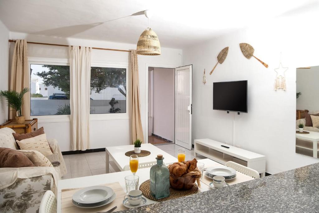 A television and/or entertainment centre at Suite Zefiro a 500m from the beach, fast wifi