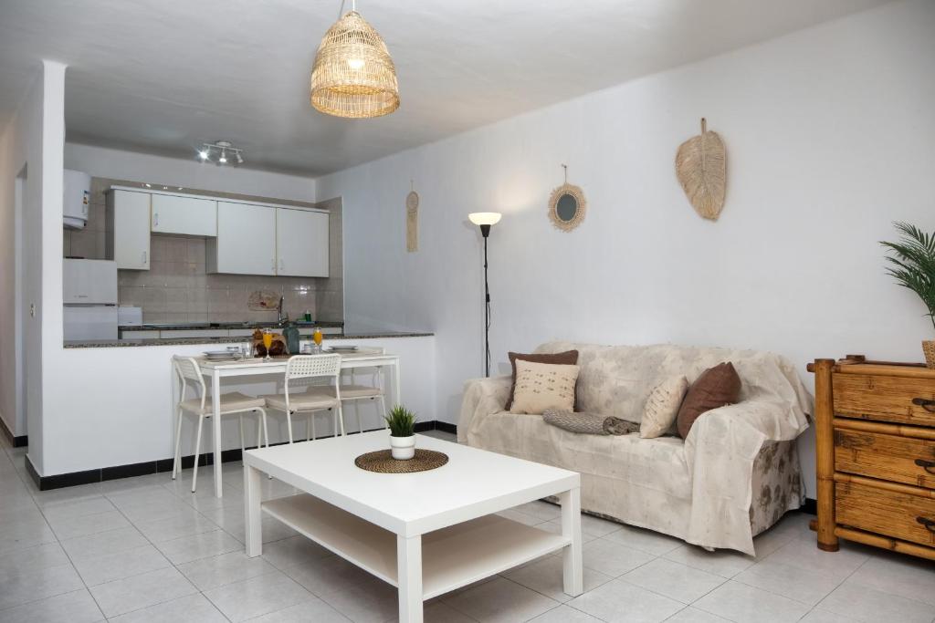 A kitchen or kitchenette at Suite Zefiro a 500m from the beach, fast wifi
