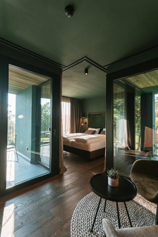 A bed or beds in a room at Floris Green Suites by Parc Hotel Florian