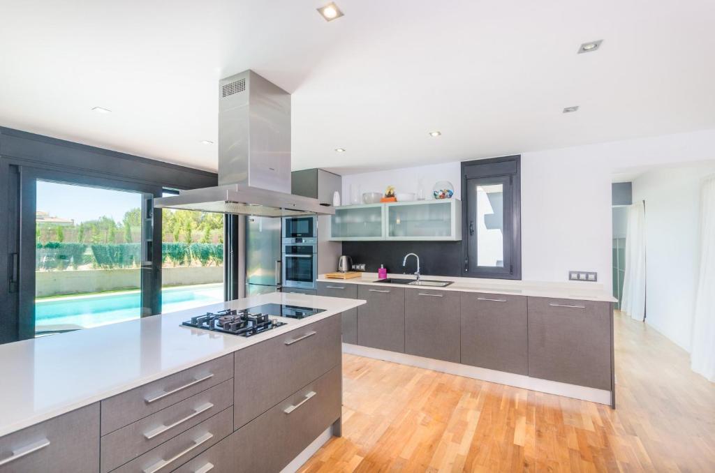 A kitchen or kitchenette at La Primera