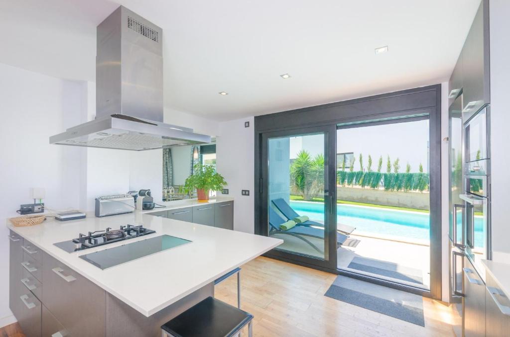 A kitchen or kitchenette at La Primera