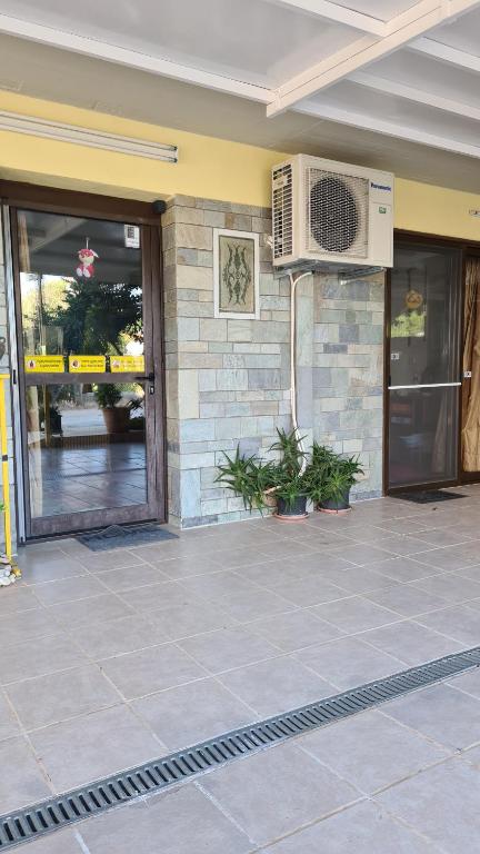 Imagine din galeria proprietății Villa George - Family Holidays în Nea Makri