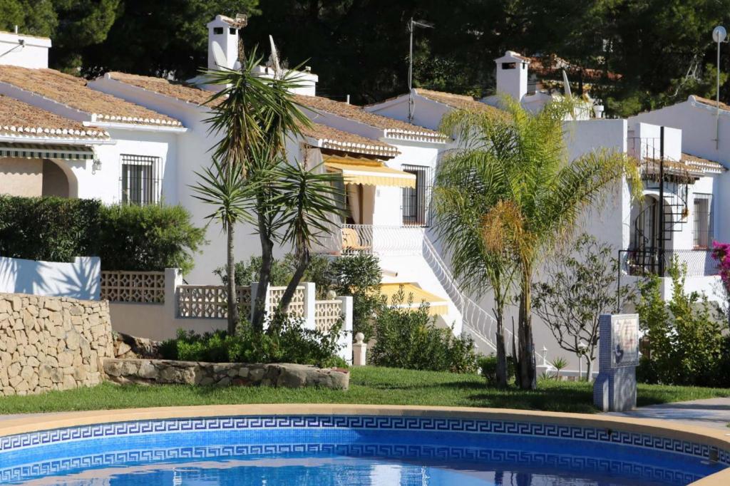 Bazén v ubytování Casa eucalyptus moraira nebo v jeho okolí