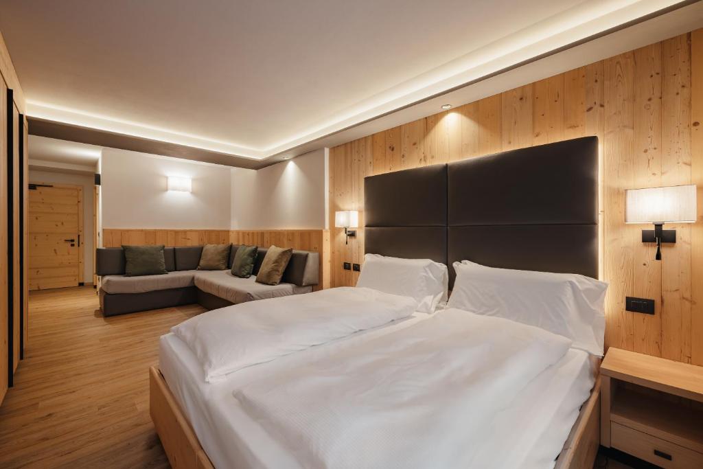 Postel nebo postele na pokoji v ubytování Hotel La Montanara Predazzo