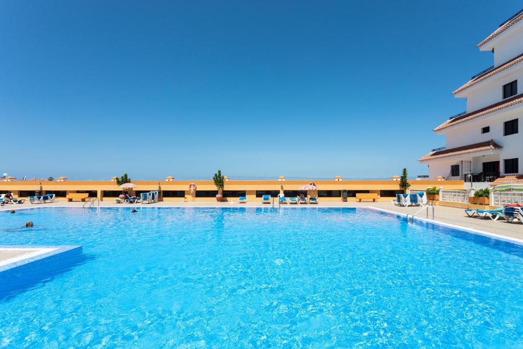 The swimming pool at or close to Seguro El Sol en Playa de la Arena