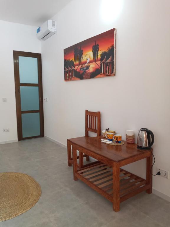Příslušenství pro přípravu čaje a kávy v ubytování Amani Hotel Paje