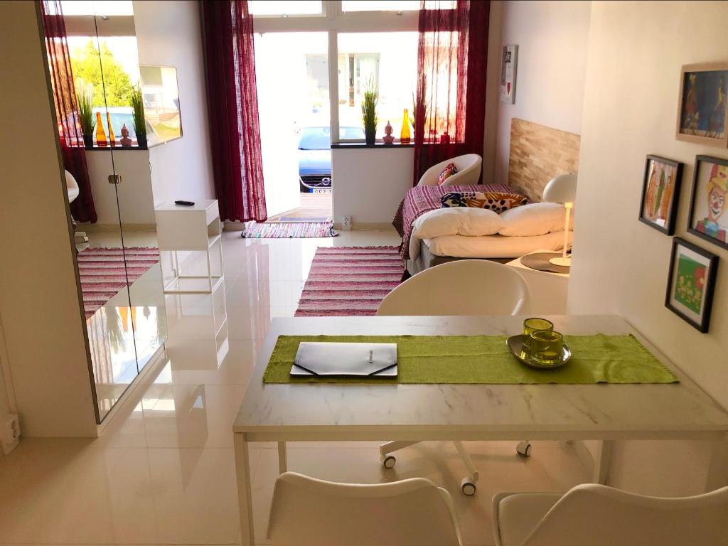 Posezení v ubytování Staylong Hotell