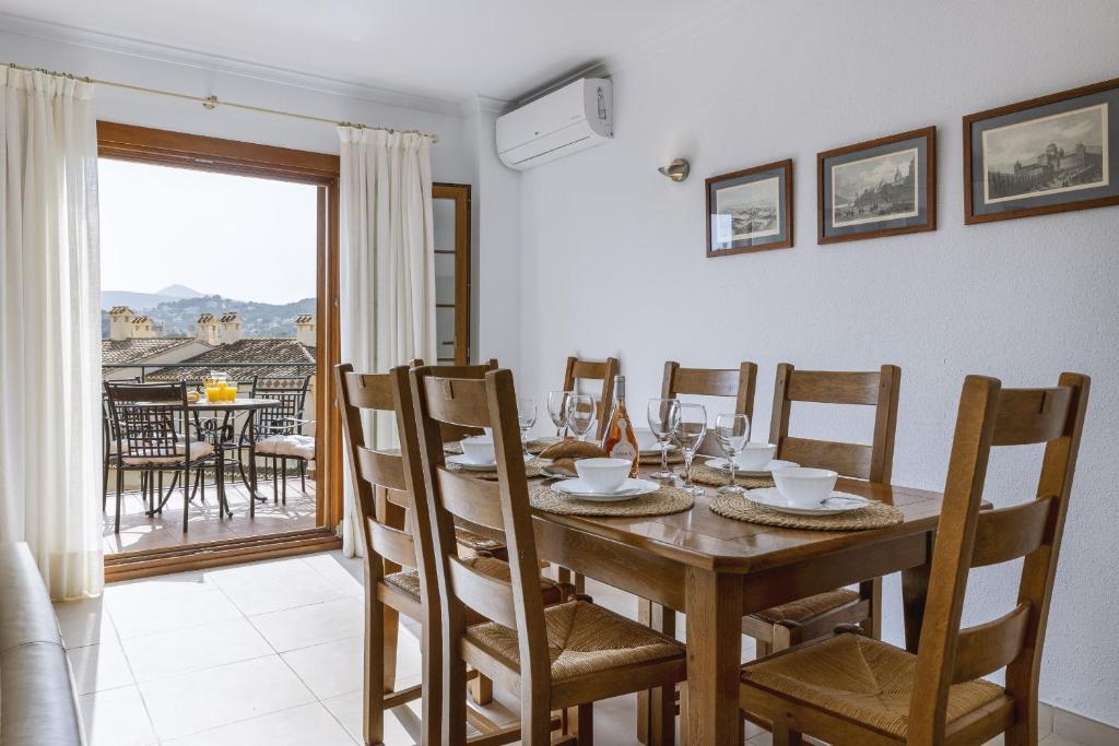 Nespecifikovaný výhled na hory nebo výhled na hory při pohledu z apartmánu