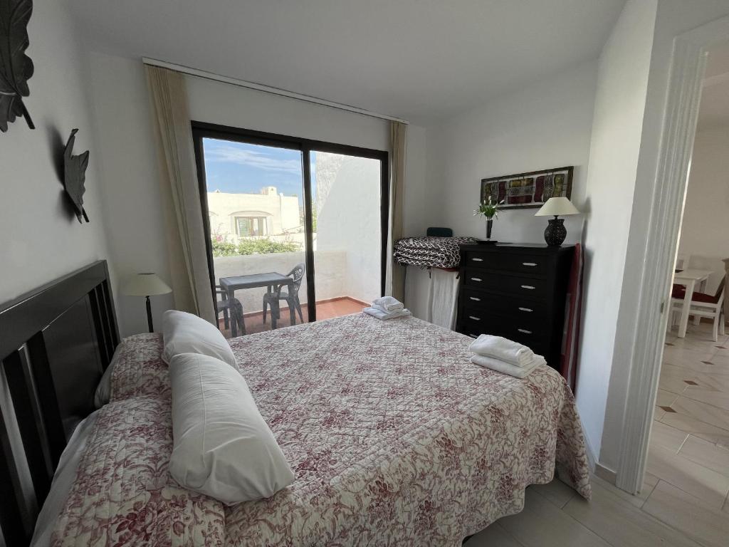 Posteľ alebo postele v izbe v ubytovaní Estepona - Playa - 1 dormitorio con terraza solárium y vistas Pa4