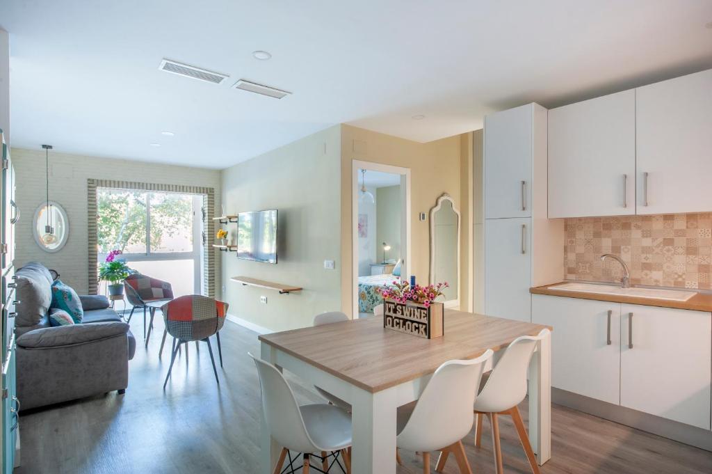 Kuchyň nebo kuchyňský kout v ubytování Casa Valentina: Confort y Luz en Sevilla Centro