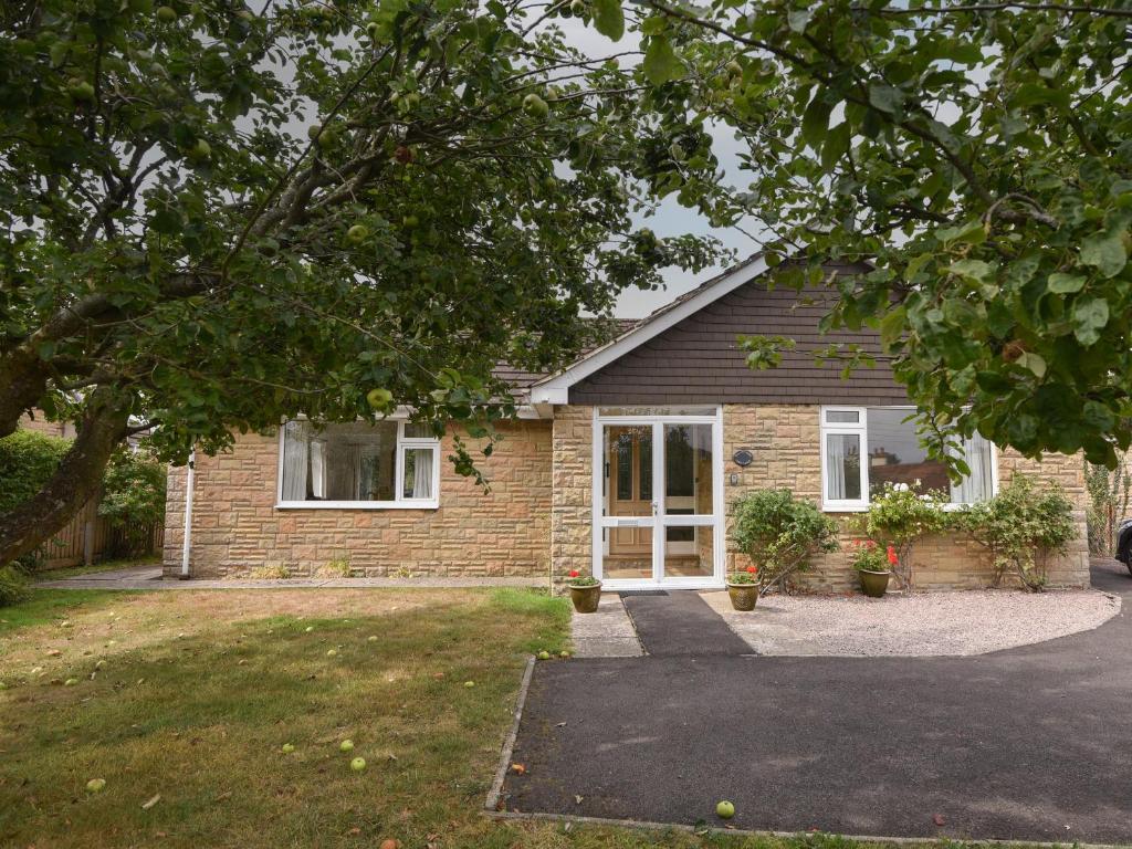 Cottage, Wootton Fitzpaine (updated prices 2024)