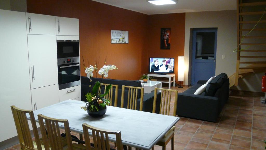 Kuchyň nebo kuchyňský kout v ubytování Holiday home L'Aubépine