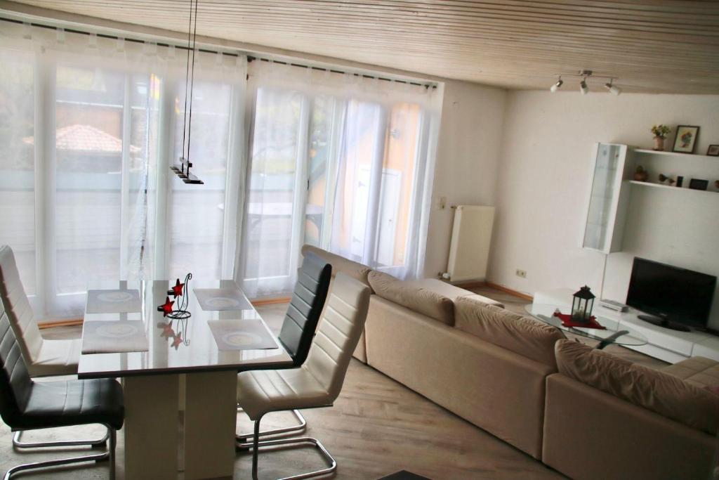 a living room with a table and a couch at Drei-Laendereck in Hilzingen