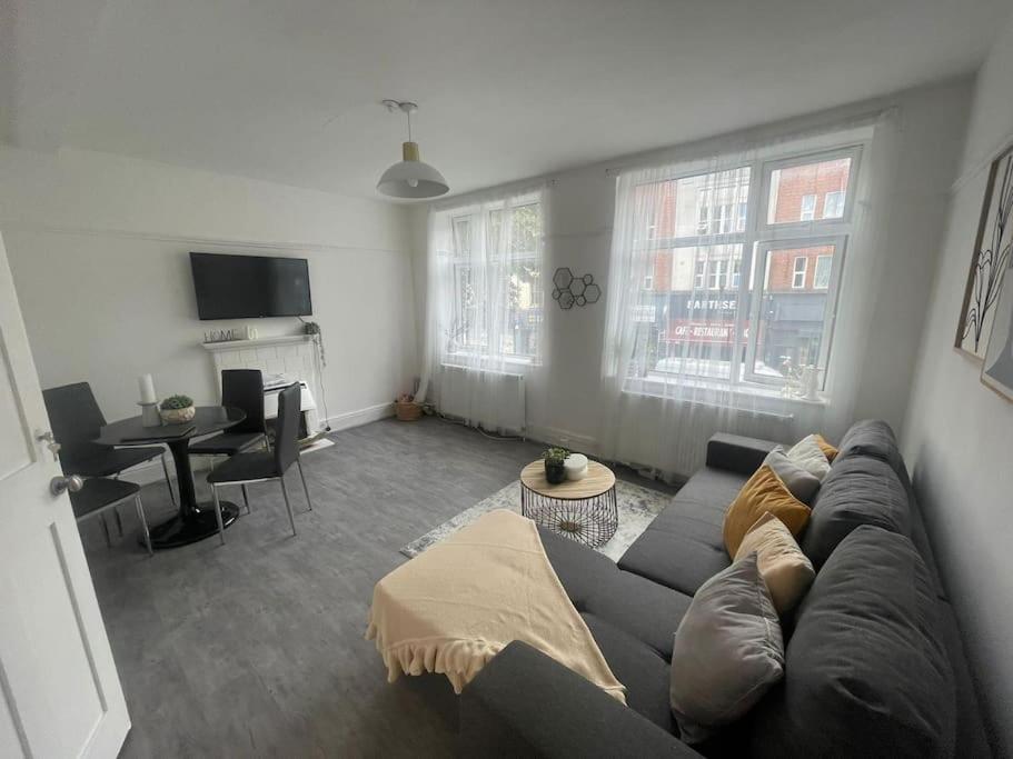 a living room with a couch and a table at Charming 2 Bed flat on Tower Bridge in London