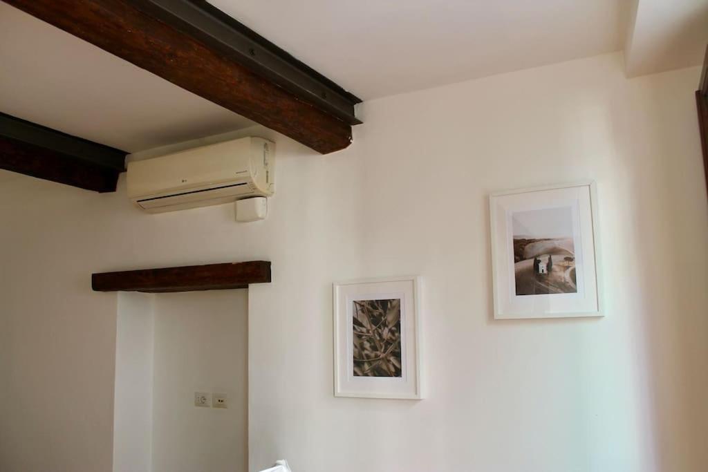 Zdjęcie z galerii obiektu Cute Apartment Near Santa Croce we Florencji
