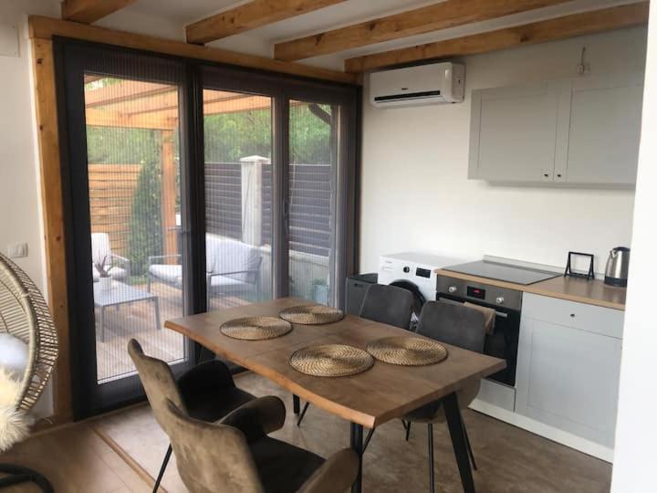 Η κουζίνα ή μικρή κουζίνα στο Cozy Chalet A-Frame