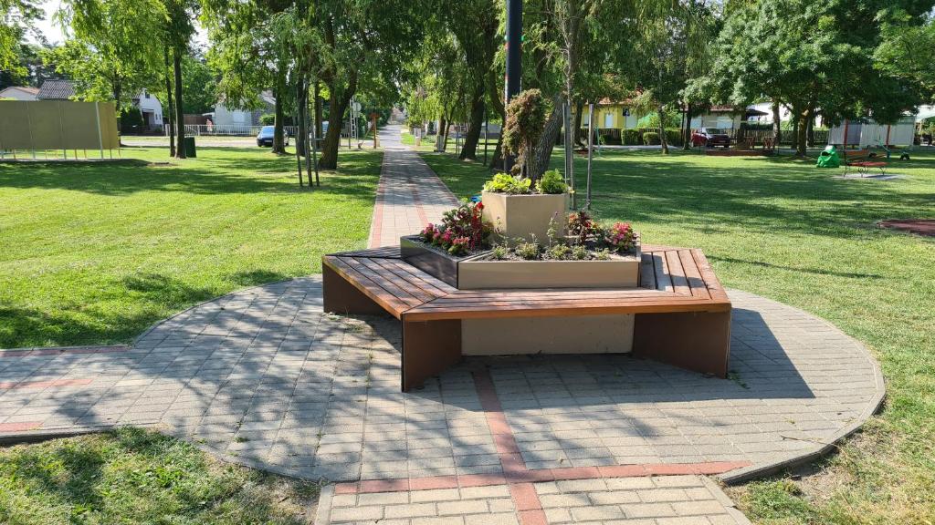 Ogród w obiekcie HÉDER APARTMANOK