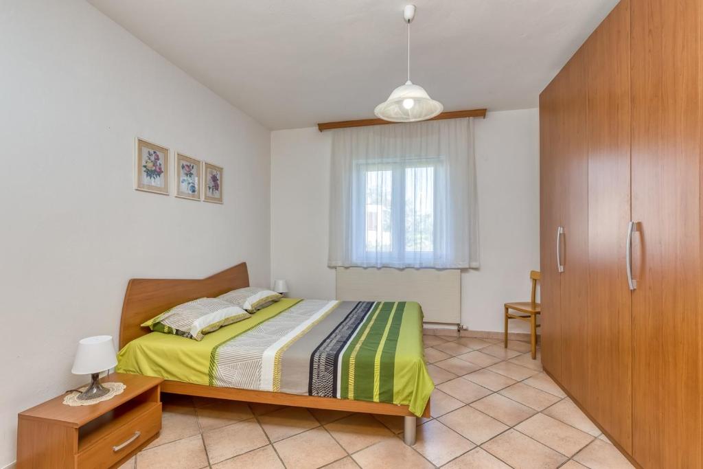 Łóżko lub łóżka w pokoju w obiekcie Apartments Azra