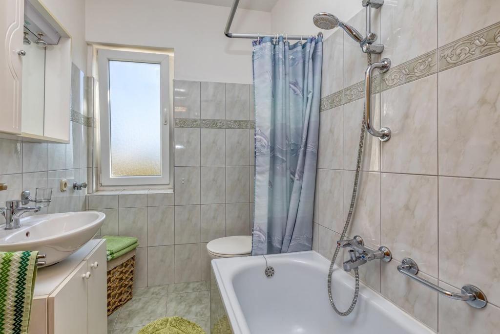 Łazienka w obiekcie Apartments Azra