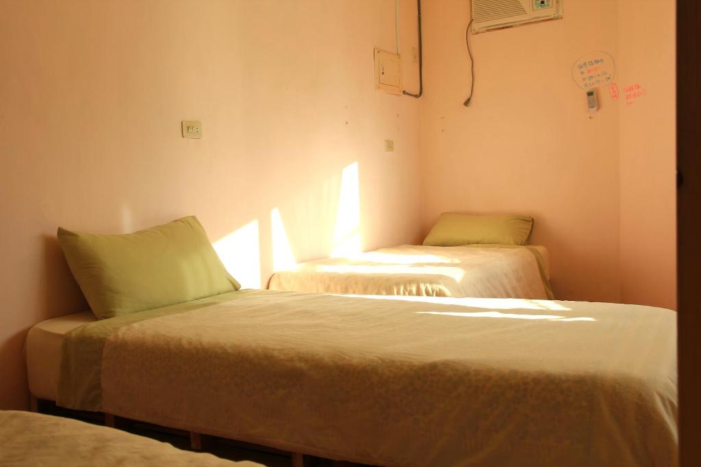 Letto o letti in una camera di WonderOcean Dive Hostel