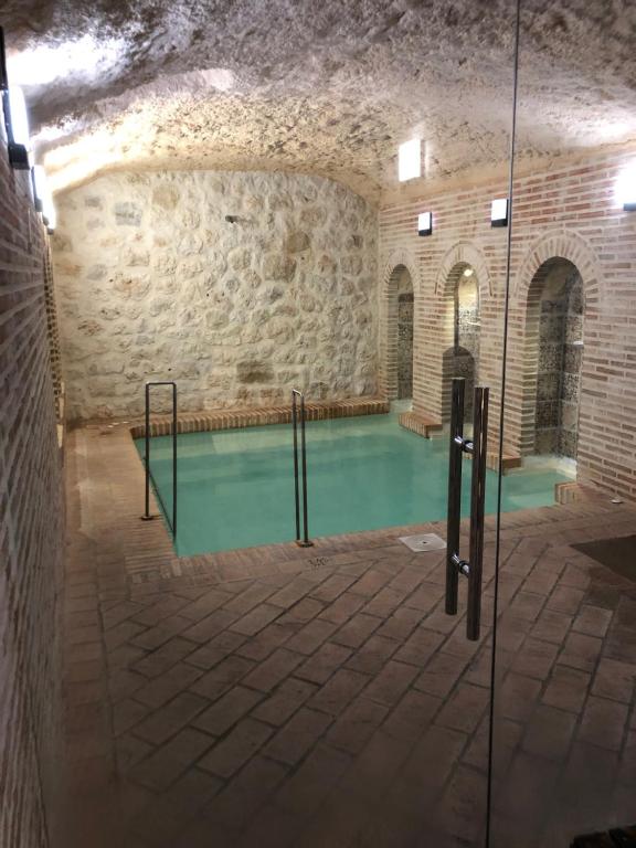 Piscina en o cerca de Casas de Valois