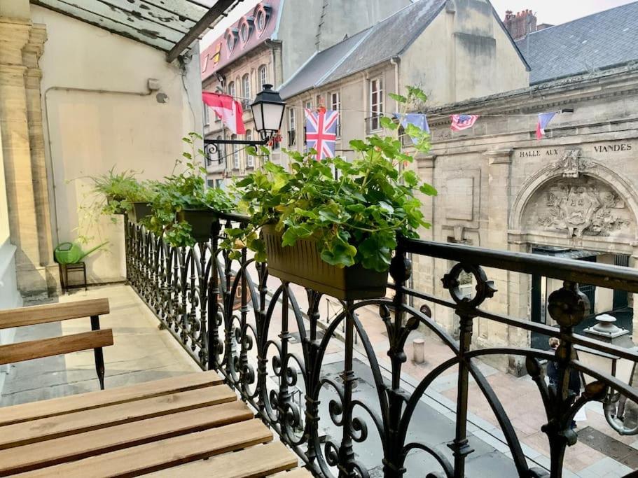 Balkón alebo terasa v ubytovaní La Verrière Saint-Martin - Historic Center & WIFI