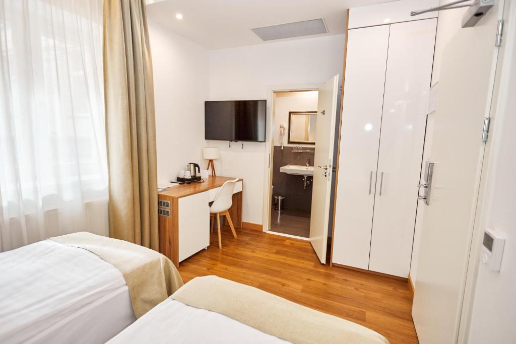 
Small Double or Twin Room
