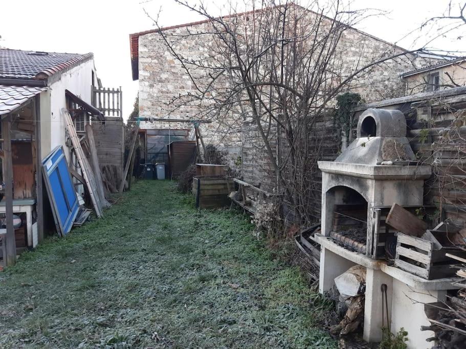 Vonkajšia záhrada v ubytovaní Petite maison très paisible avec jardin à Cournon - Puy de Dôme !