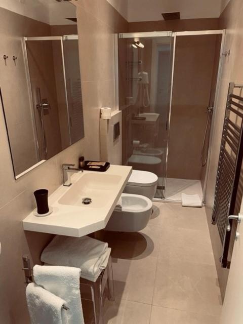A bathroom at Suite Aria d'Arte 1